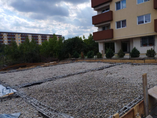 Cofrare turnare grinzi si compactare pamant si balast fundatie