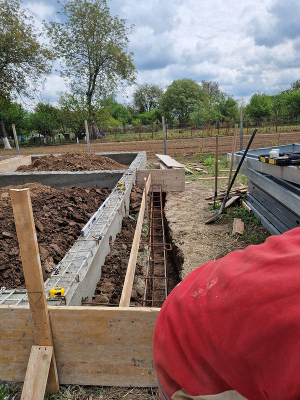 Decofrare grinzi fundatie, aplicare strat bituminos si umplutura pamant