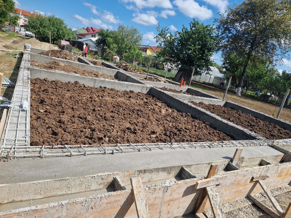 Decofrare grinzi fundatie, aplicare strat bituminos si umplutura pamant