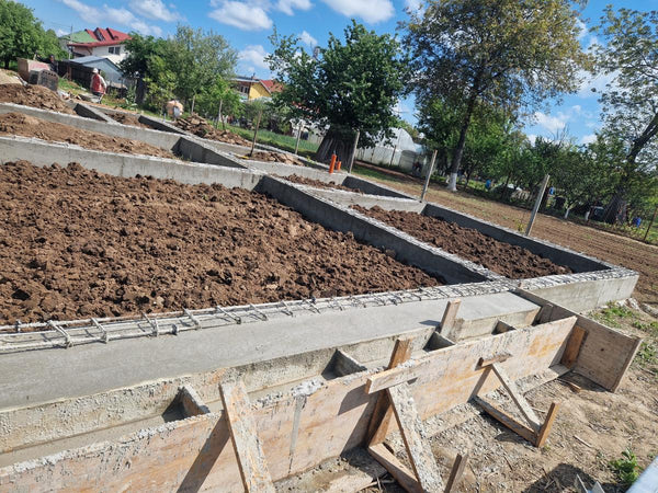 Decofrare grinzi fundatie, aplicare strat bituminos si umplutura pamant