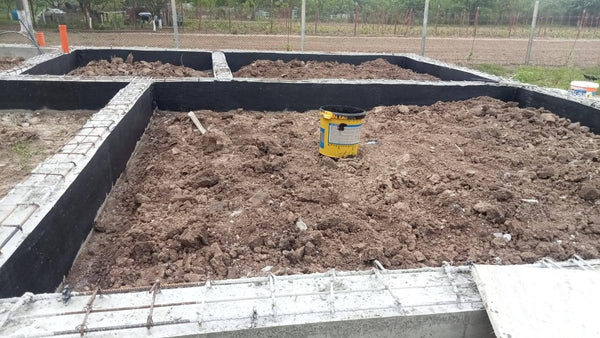 Decofrare grinzi fundatie, aplicare strat bituminos si umplutura pamant