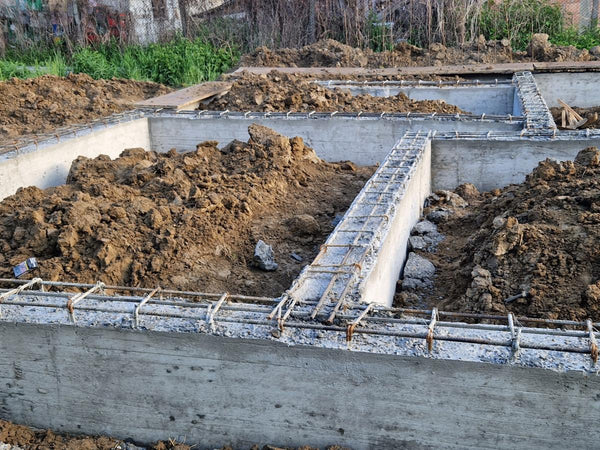 Decofrare grinzi umplutura fundatie si armare placa proiect casa cu etaj