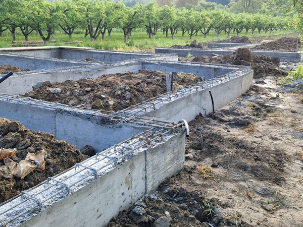 Decofrare grinzi umplutura fundatie si armare placa proiect casa cu etaj