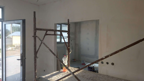 Gletuire pereti interiori si tavane strat amorsa si vinarom casa Saftica