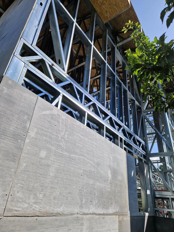 Montaj ferme acoperis si placari exterioare casa metalica pe 2 nivele