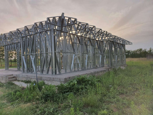 Montaj ferme metalice acoperis proiect de casa in Snagov 320 mp