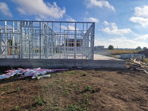 Montaj in derulare structura metalica pentru 2 case parter de 122mp