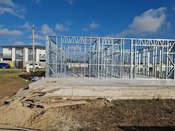 Montaj in derulare structura metalica pentru 2 case parter de 122mp