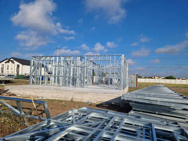 Montaj in derulare structura metalica pentru 2 case parter de 122mp