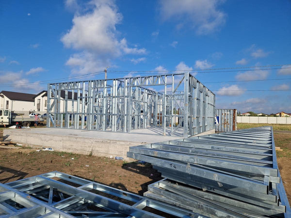 Montaj in derulare structura metalica pentru 2 case parter de 122mp