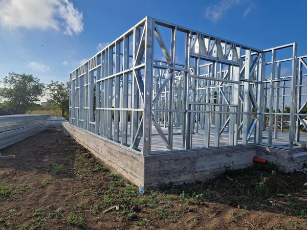 Montaj in derulare structura metalica pentru 2 case parter de 122mp