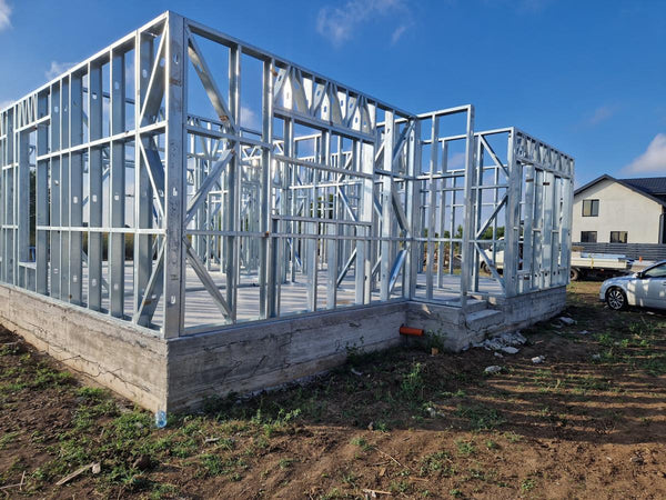 Montaj in derulare structura metalica pentru 2 case parter de 122mp