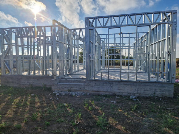 Montaj in derulare structura metalica pentru 2 case parter de 122mp