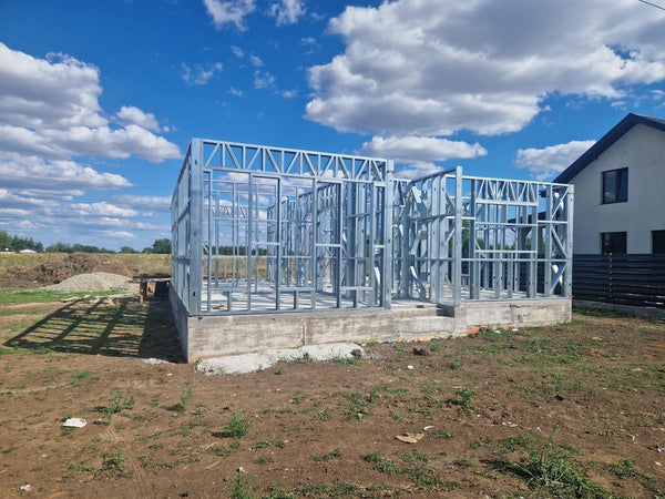 Montaj in derulare structura metalica pentru 2 case parter de 122mp