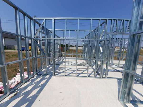 Montaj in derulare structura metalica pentru 2 case parter de 122mp