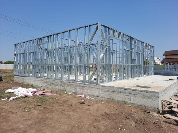 Montaj in derulare structura metalica pentru 2 case parter de 122mp