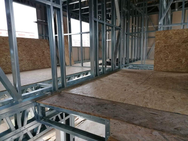 Montaj placi OSB pentru constructie planseu etaj casa metalica