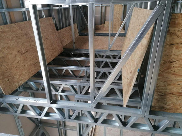 Montaj placi OSB pentru constructie planseu etaj casa metalica