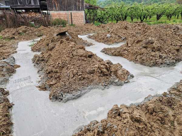 Sapatura mecanizata si turnare beton in talpa fundatie casa metalica 206 mp