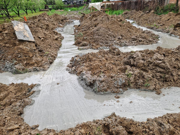 Sapatura mecanizata si turnare beton in talpa fundatie casa metalica 206 mp