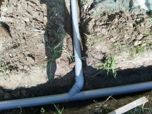 Sapatura mecanizata trasee canalizare si montaj fosa septica proiect casa Saftica