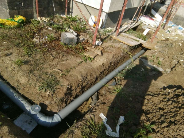 Sapatura mecanizata trasee canalizare si montaj fosa septica proiect casa Saftica