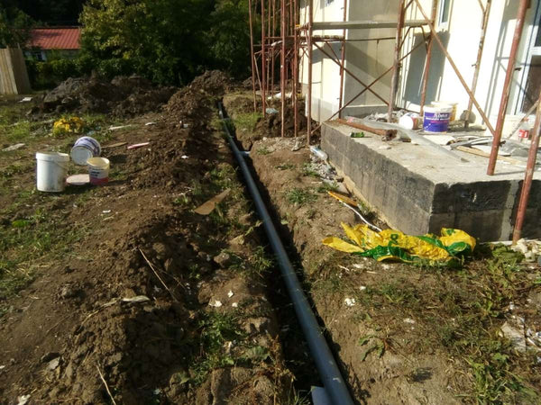 Sapatura mecanizata trasee canalizare si montaj fosa septica proiect casa Saftica