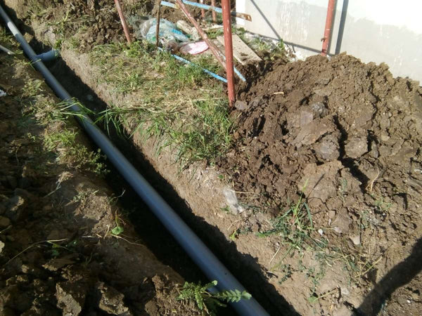 Sapatura mecanizata trasee canalizare si montaj fosa septica proiect casa Saftica