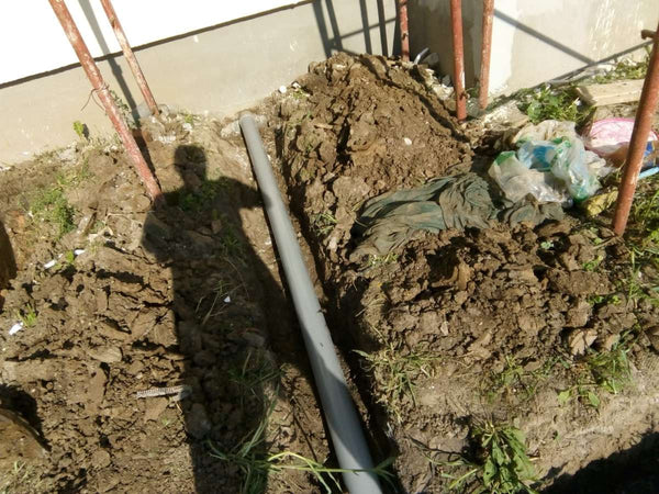 Sapatura mecanizata trasee canalizare si montaj fosa septica proiect casa Saftica