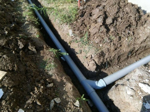 Sapatura mecanizata trasee canalizare si montaj fosa septica proiect casa Saftica