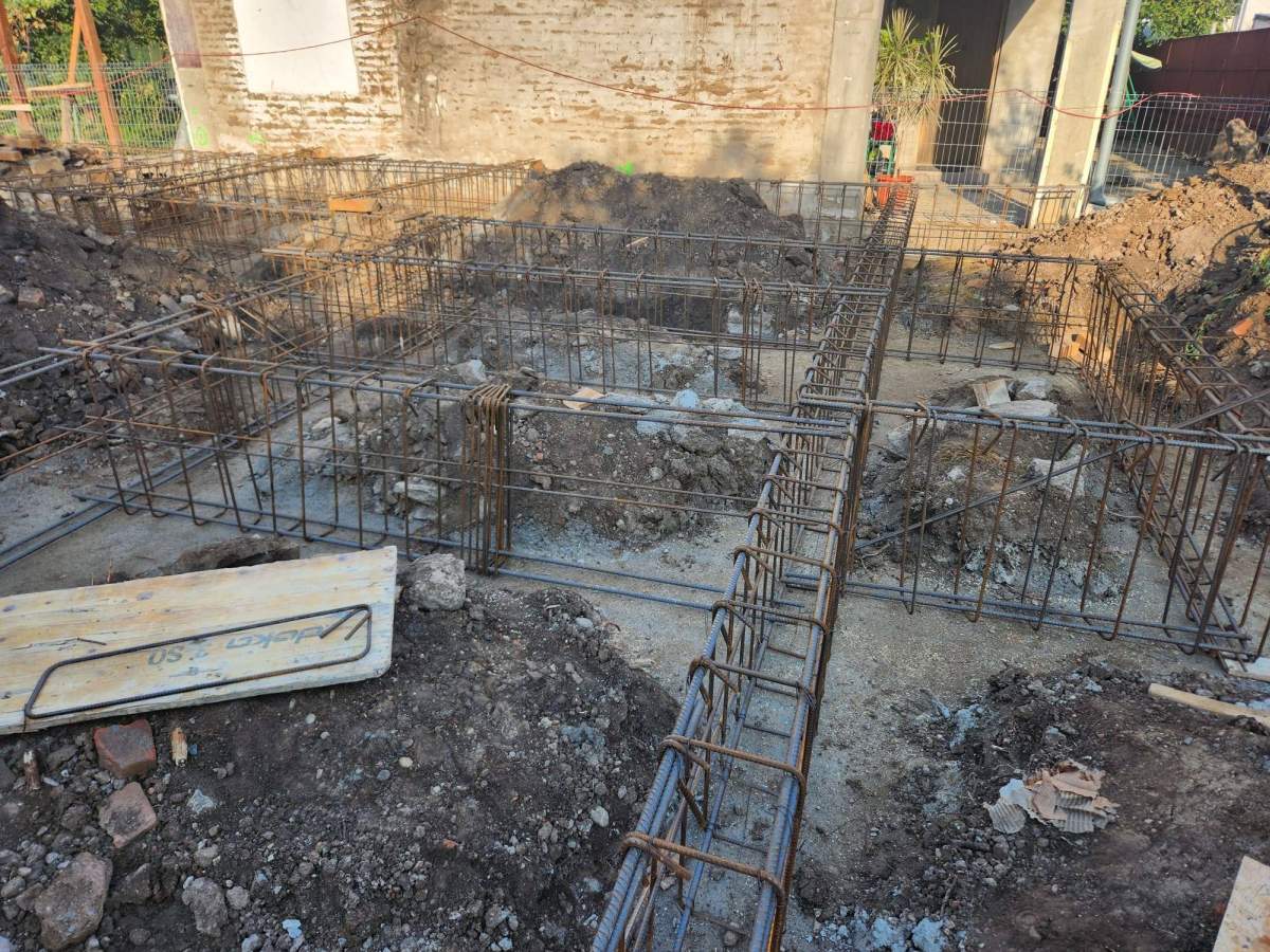 Lucrari de cofrare si montare grinzi fundatie santier in sector 6