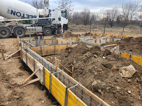 Trasare sapatura si cofrare grinzi fundatie casa in sectorul 6