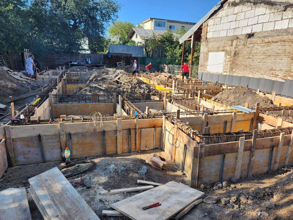 Lucrari de cofrare si montare grinzi fundatie santier in sector 6