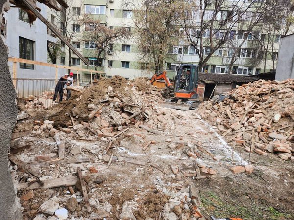 Demolare imobil vechi trasare sapatura plantare armatura fundatie