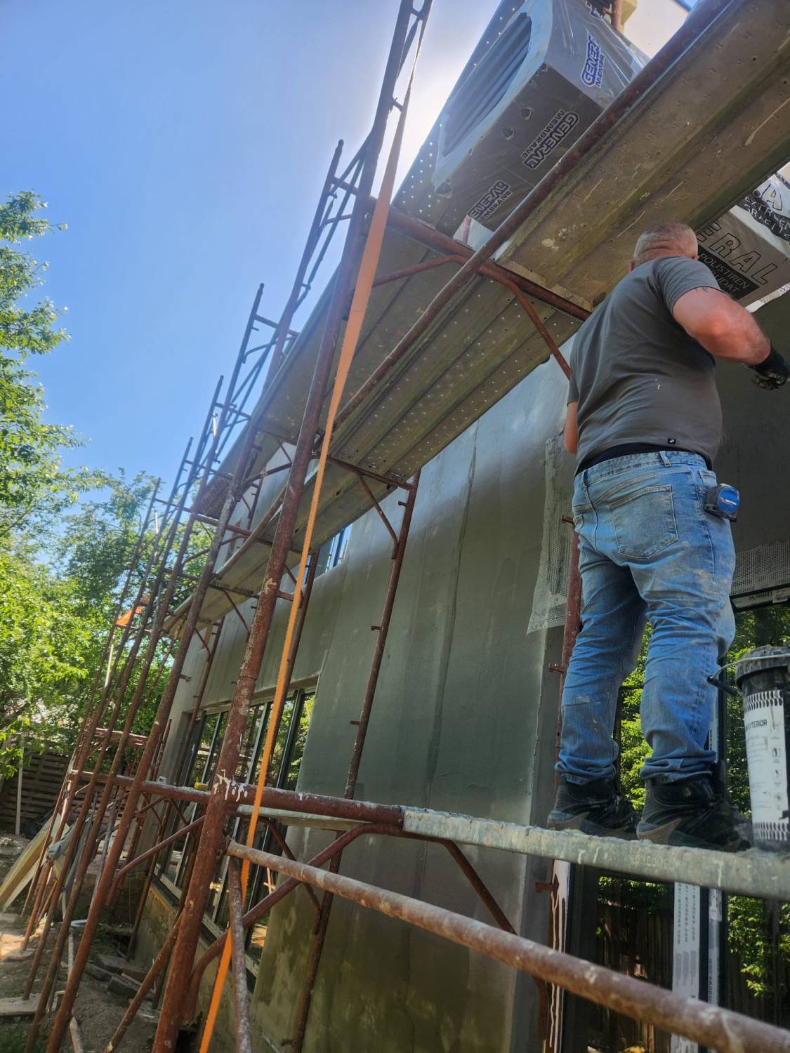 Montaj termosistem vata bazaltica si masa de spaclu casa cu etaj