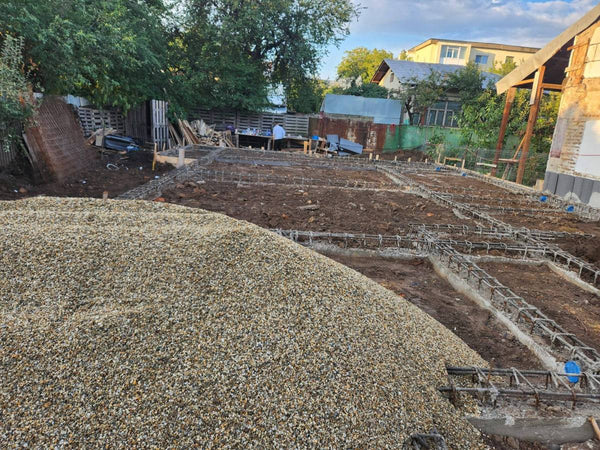 Lucrari de decofrare si compactare pamant fundatie casa metalica P+1