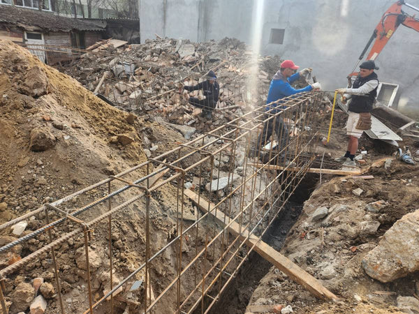 Demolare imobil vechi trasare sapatura plantare armatura fundatie