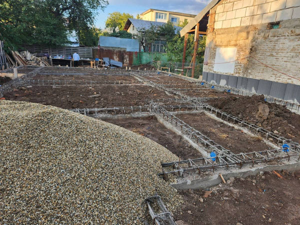 Lucrari de decofrare si compactare pamant fundatie casa metalica P+1