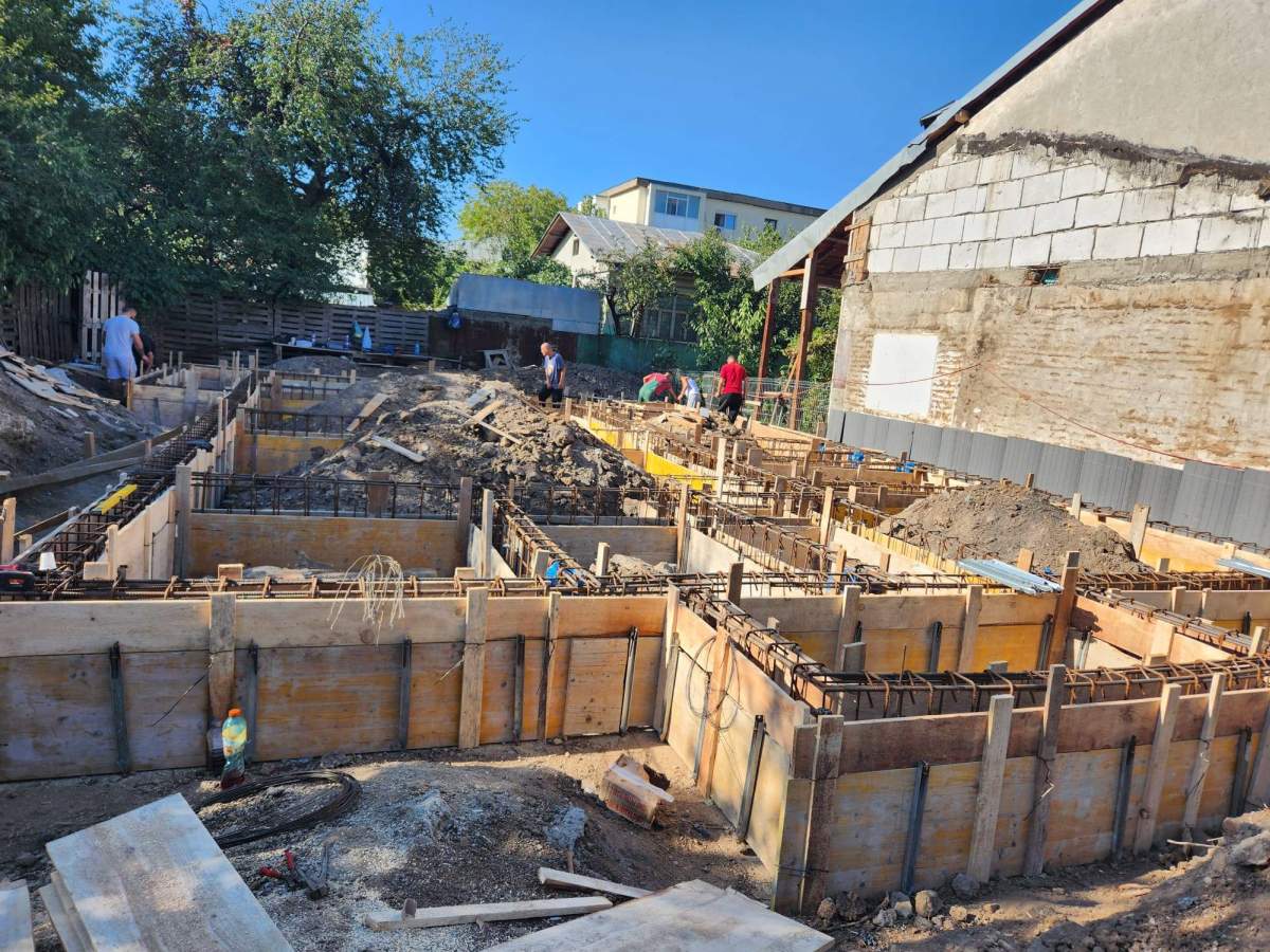 Lucrari de cofrare si montare grinzi fundatie santier in sector 6