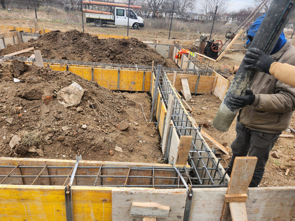 Trasare sapatura si cofrare grinzi fundatie casa in sectorul 6