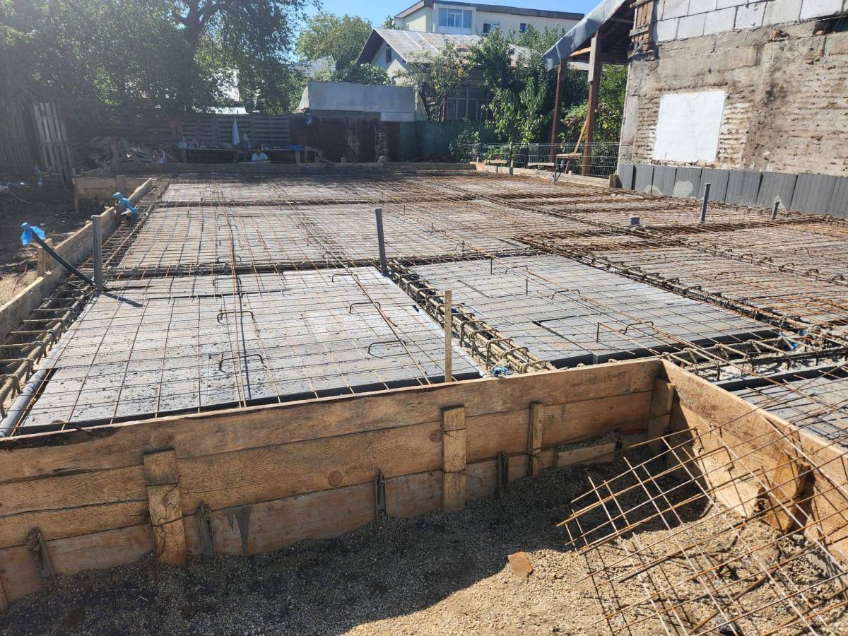 Termoizolatie polistiren extrudat si armare placa fundatie constructie metalica
