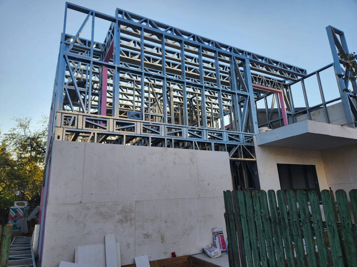 Aplicare strat fibrociment pe structura metalica santier Bucuresti