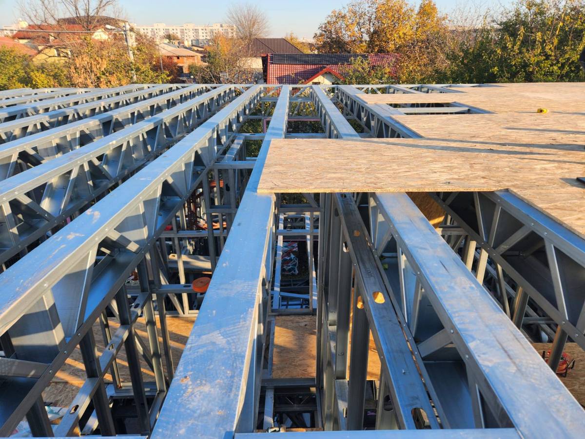 Aplicare strat fibrociment pe structura metalica santier Bucuresti