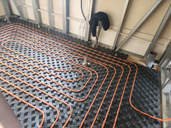 Montaj incalzire in pardoseala si turnare sapa constructie in sector 6