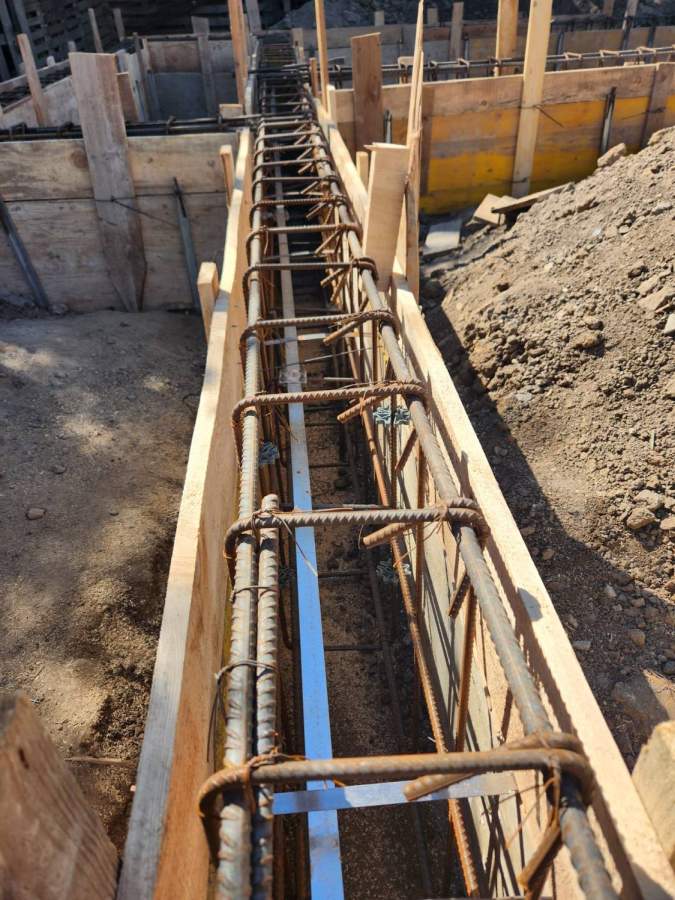 Lucrari de cofrare si montare grinzi fundatie santier in sector 6
