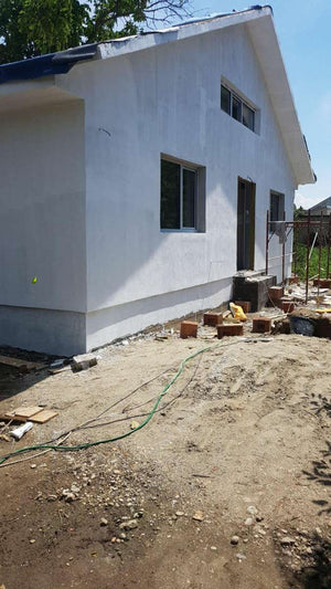 Aplicare strat amorsa fatada pentru proiect casa metalica Craiova thumbnail