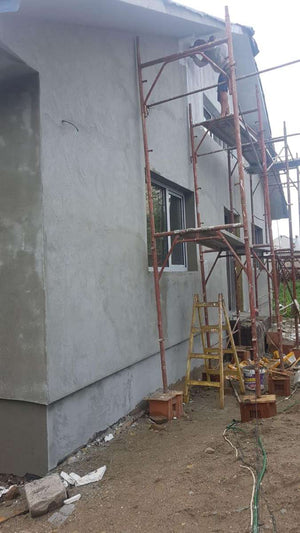Aplicare strat amorsa fatada pentru proiect casa metalica Craiova thumbnail