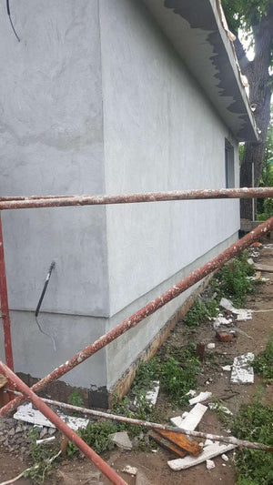Aplicare strat amorsa fatada pentru proiect casa metalica Craiova thumbnail