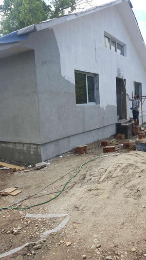 Aplicare strat amorsa fatada pentru proiect casa metalica Craiova thumbnail