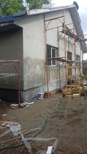 Aplicare strat amorsa fatada pentru proiect casa metalica Craiova thumbnail
